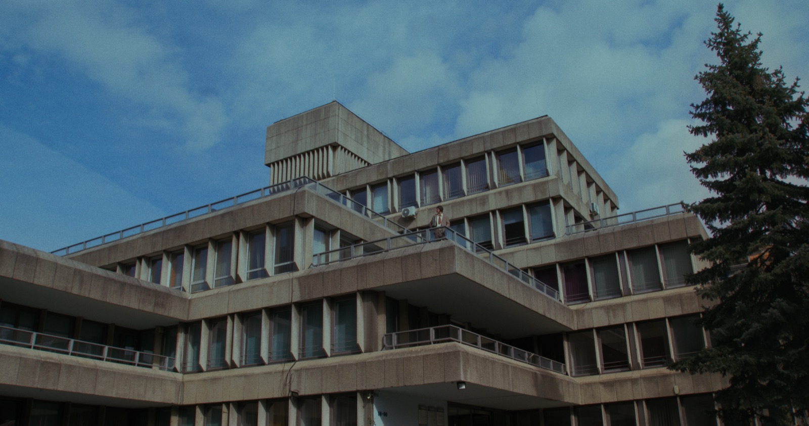 Beatrick x Co Lee x Miller David - VÁROS — film still 2